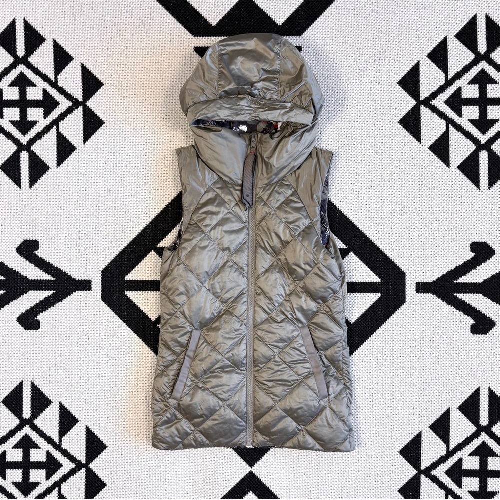 Lululemon The Fluffiest Reversible Vest in Soft Earth & So Fly Butterfly Size 2